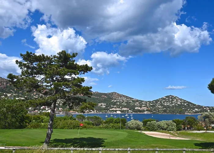 Apartment L'esquinade - P6 323- Place Des Pecheurs By Interhome Saint-Raphaël